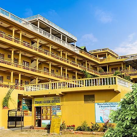 Hotel Nature Heritage Chitwan Eksteriør bilde